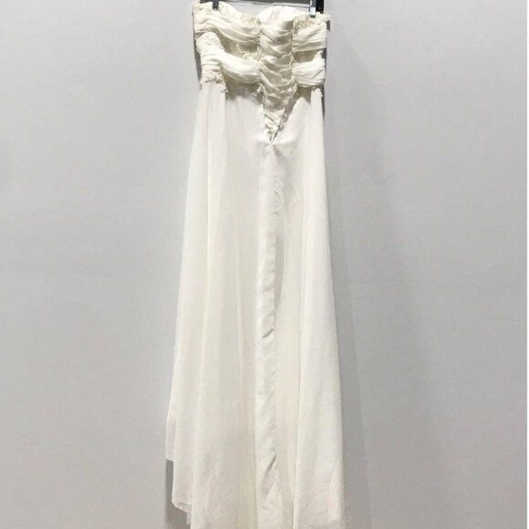 White gown with bead detail and small train - Picture 14 of 14